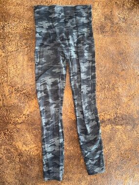 SPANX Gray & Black Camo Leggings